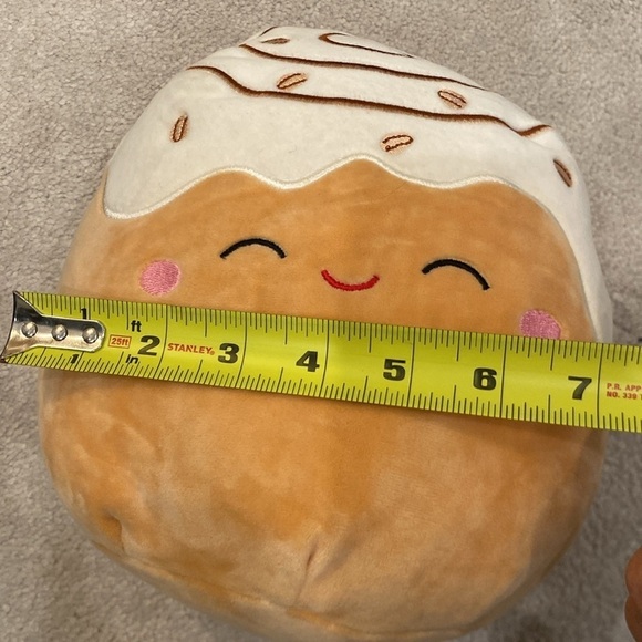 Chanel Cinnamon Roll Squishmallow - Picture 4 of 5